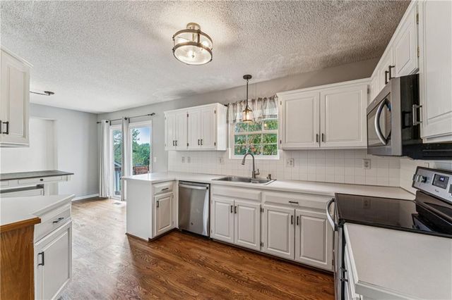 571 W Northview Street, Olathe, KS 66061