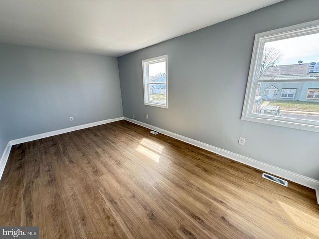 1 LEHIGH CT, Sicklerville, NJ 08081