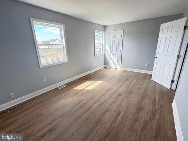 1 LEHIGH CT, Sicklerville, NJ 08081