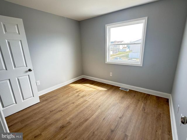 1 LEHIGH CT, Sicklerville, NJ 08081