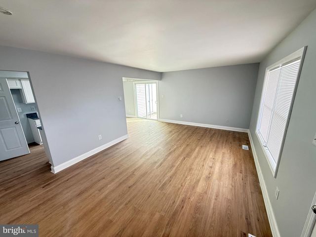 1 LEHIGH CT, Sicklerville, NJ 08081