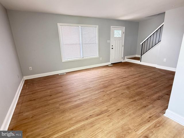 1 LEHIGH CT, Sicklerville, NJ 08081