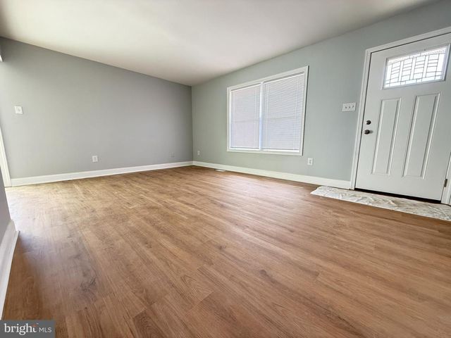 1 LEHIGH CT, Sicklerville, NJ 08081