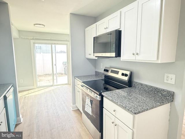 1 LEHIGH CT, Sicklerville, NJ 08081