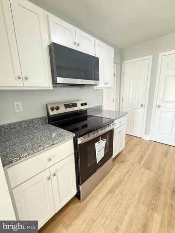 1 LEHIGH CT, Sicklerville, NJ 08081