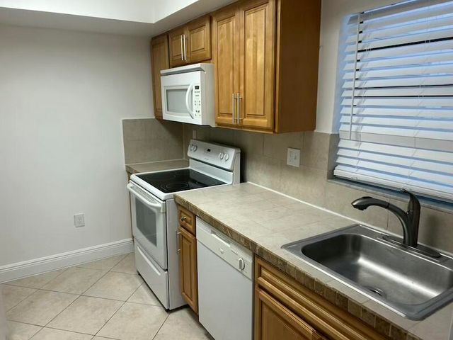 3432 NW 86th Way D204, Sunrise, FL 33351