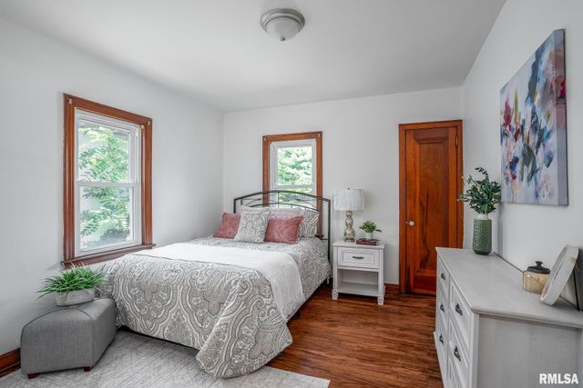 2424 AVENUE OF THE CITIES, Moline, IL 61265