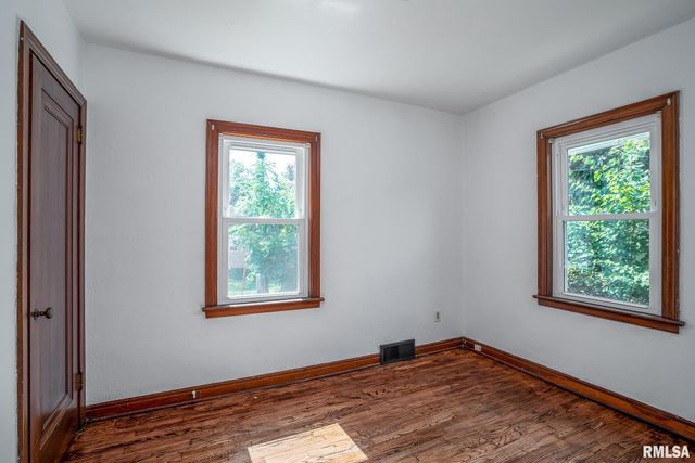 2424 AVENUE OF THE CITIES, Moline, IL 61265