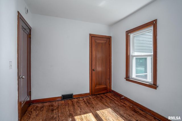 2424 AVENUE OF THE CITIES, Moline, IL 61265