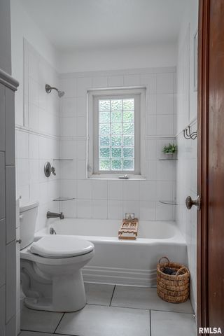 2424 AVENUE OF THE CITIES, Moline, IL 61265