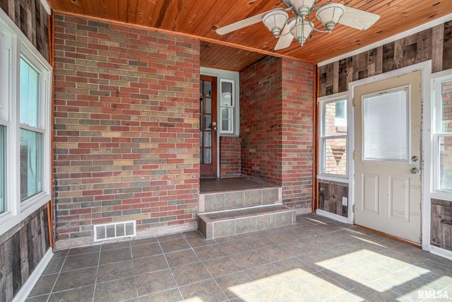 2424 AVENUE OF THE CITIES, Moline, IL 61265