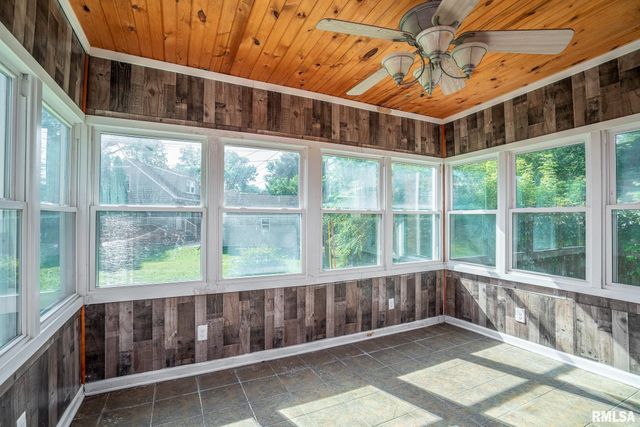 2424 AVENUE OF THE CITIES, Moline, IL 61265