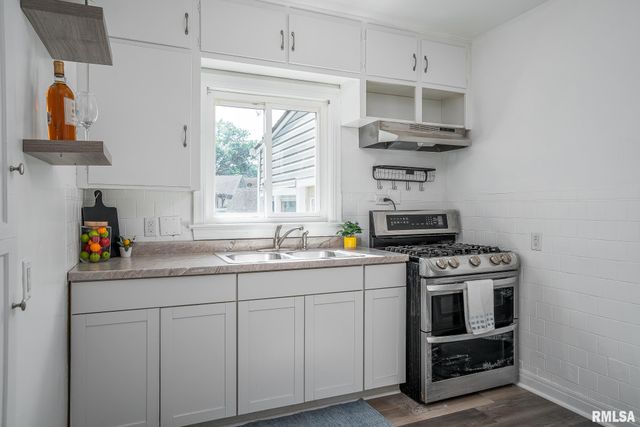 2424 AVENUE OF THE CITIES, Moline, IL 61265