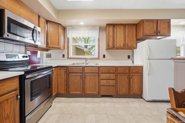 151 Ems C27c Lane, Warsaw, IN 46582