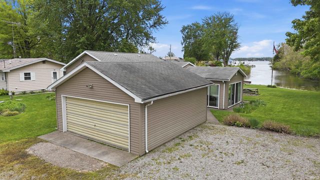 151 Ems C27c Lane, Warsaw, IN 46582