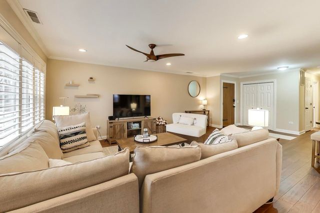 1530 E Northwest Highway 2A, Arlington Heights, IL 60004