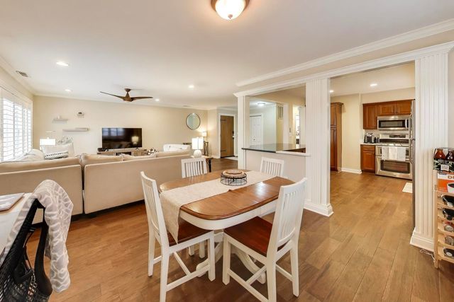 1530 E Northwest Highway 2A, Arlington Heights, IL 60004