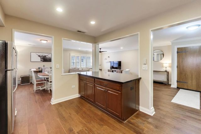 1530 E Northwest Highway 2A, Arlington Heights, IL 60004