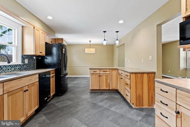 12 HICKORY PL, Camp Hill, PA 17011