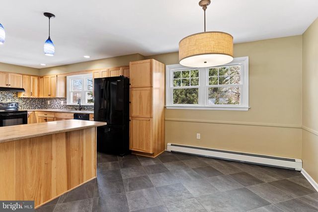 12 HICKORY PL, Camp Hill, PA 17011