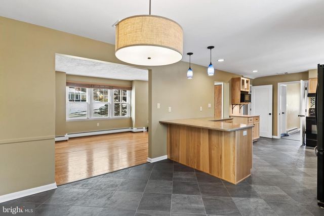 12 HICKORY PL, Camp Hill, PA 17011