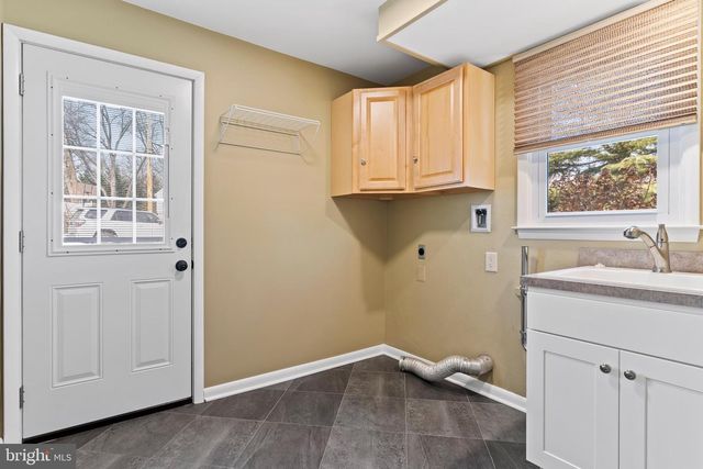 12 HICKORY PL, Camp Hill, PA 17011