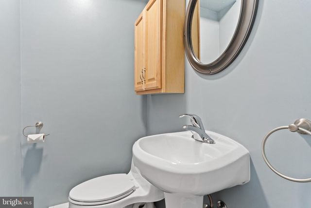 12 HICKORY PL, Camp Hill, PA 17011