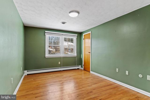 12 HICKORY PL, Camp Hill, PA 17011