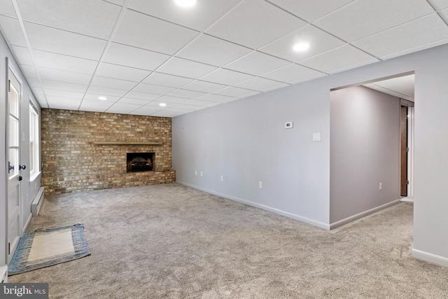 12 HICKORY PL, Camp Hill, PA 17011