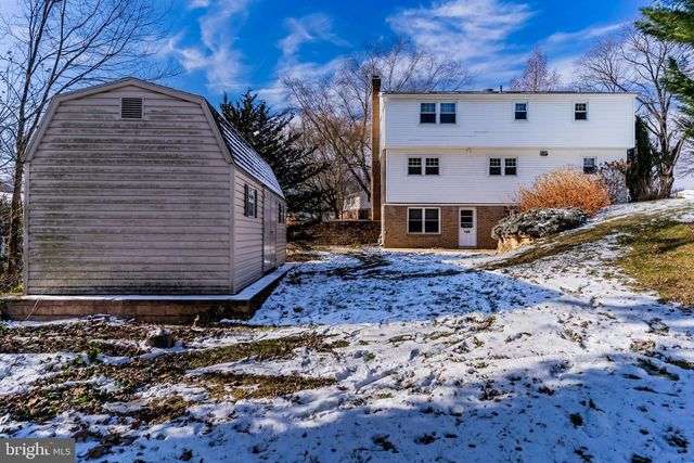 12 HICKORY PL, Camp Hill, PA 17011