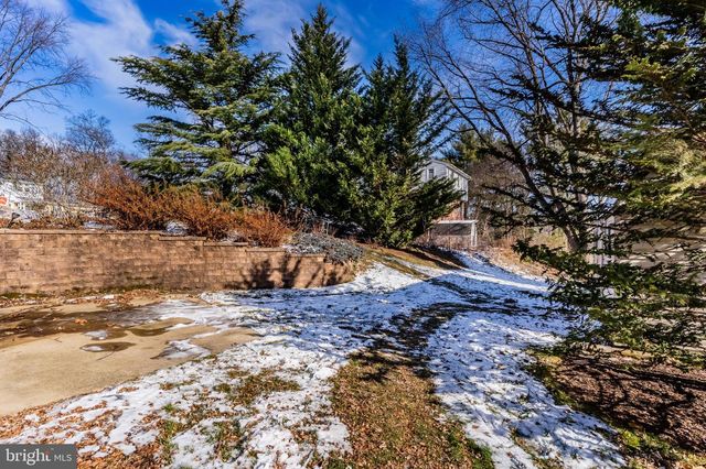 12 HICKORY PL, Camp Hill, PA 17011