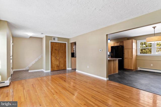 12 HICKORY PL, Camp Hill, PA 17011