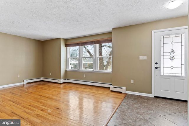 12 HICKORY PL, Camp Hill, PA 17011