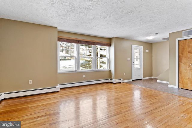 12 HICKORY PL, Camp Hill, PA 17011