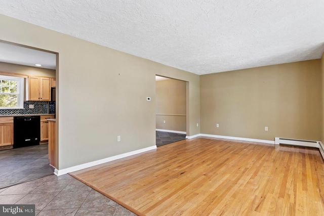 12 HICKORY PL, Camp Hill, PA 17011