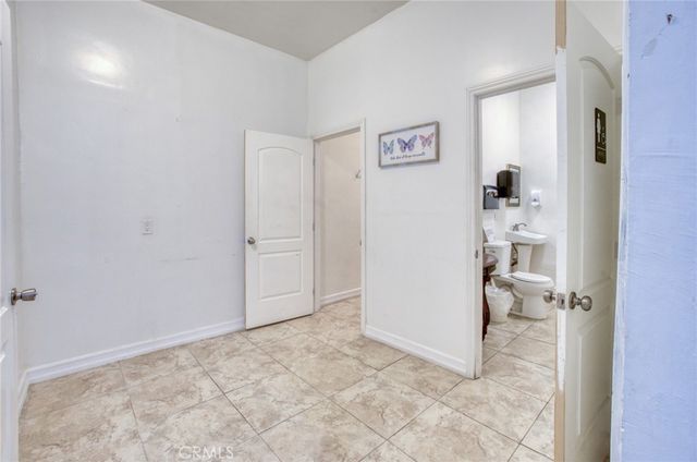 11123 S Western Avenue, Los Angeles, CA 90047