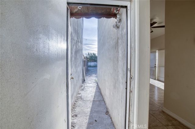 11123 S Western Avenue, Los Angeles, CA 90047