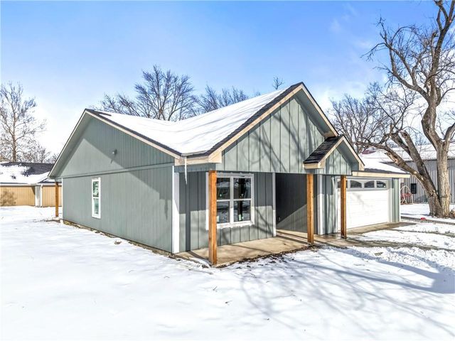 705 Pearl Street, East Lynne, MO 64743