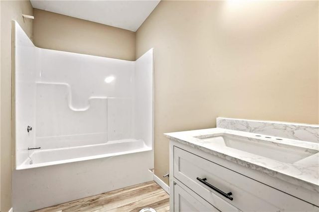 705 Pearl Street, East Lynne, MO 64743