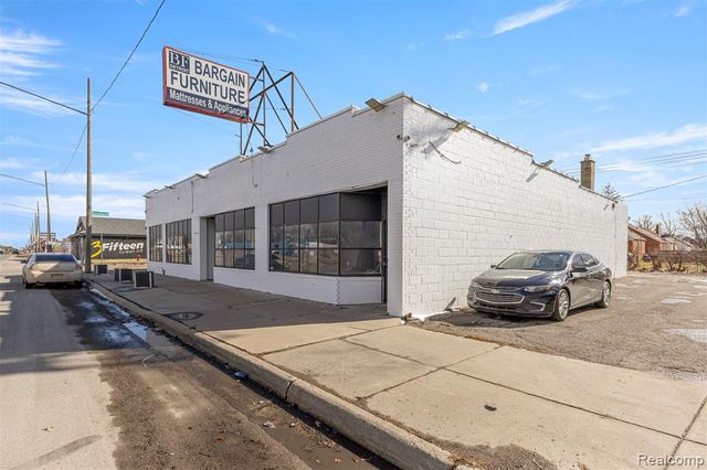 12738 E 8 Mile Road, Detroit, MI 48205