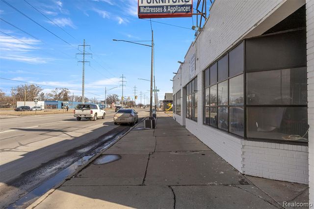 12738 E 8 Mile Road, Detroit, MI 48205