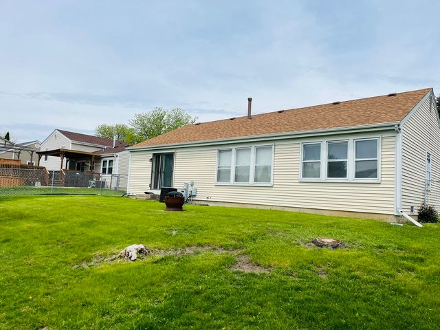 1915 Lawson Road, Schaumburg, IL 60194