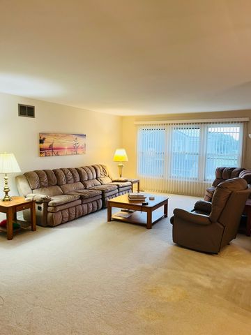 1915 Lawson Road, Schaumburg, IL 60194