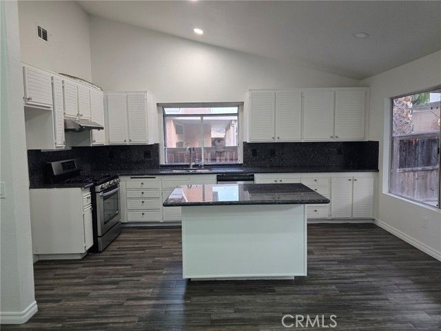 380 Tompkins, Corona, CA 92879