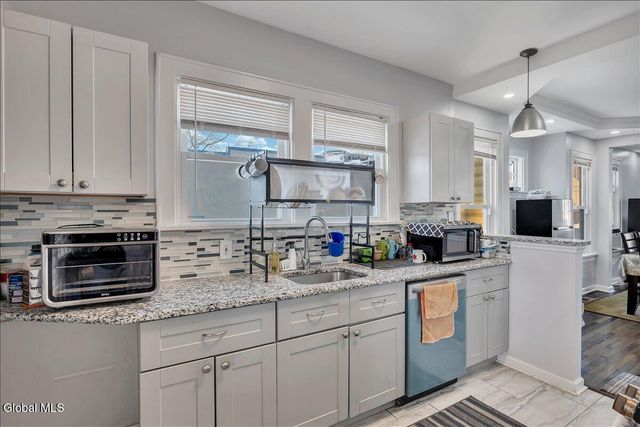 1568 State Street, Schenectady, NY 12304