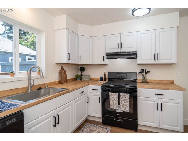 176 Se HOOVER Ave, Roseburg, OR 97470