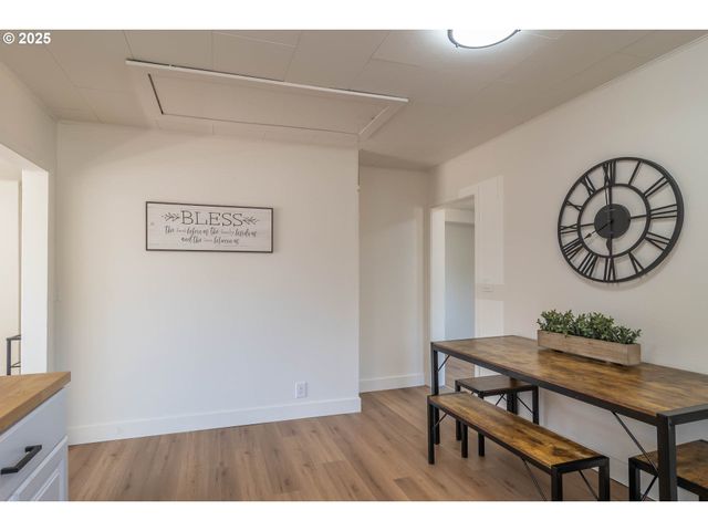 176 Se HOOVER Ave, Roseburg, OR 97470