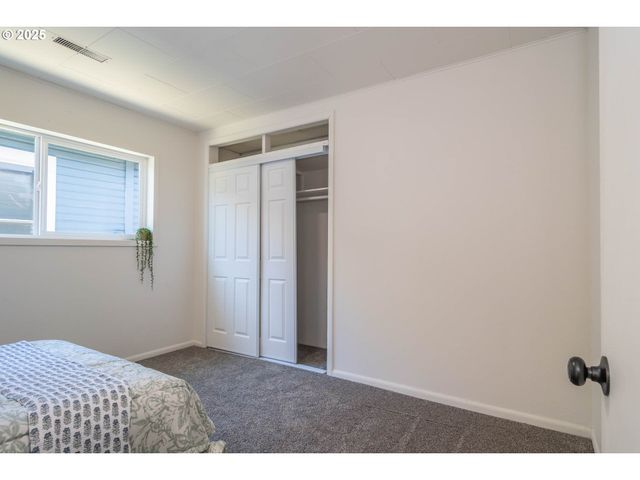 176 Se HOOVER Ave, Roseburg, OR 97470