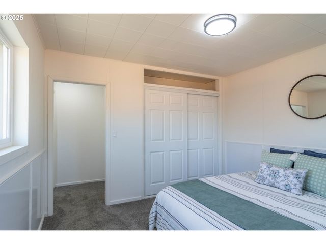 176 Se HOOVER Ave, Roseburg, OR 97470