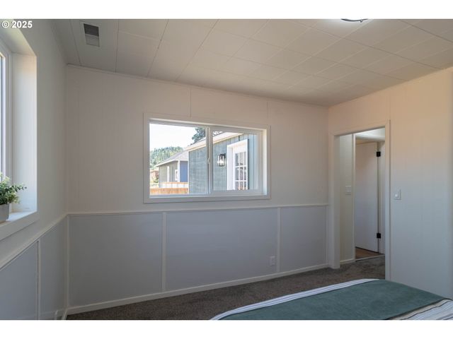 176 Se HOOVER Ave, Roseburg, OR 97470